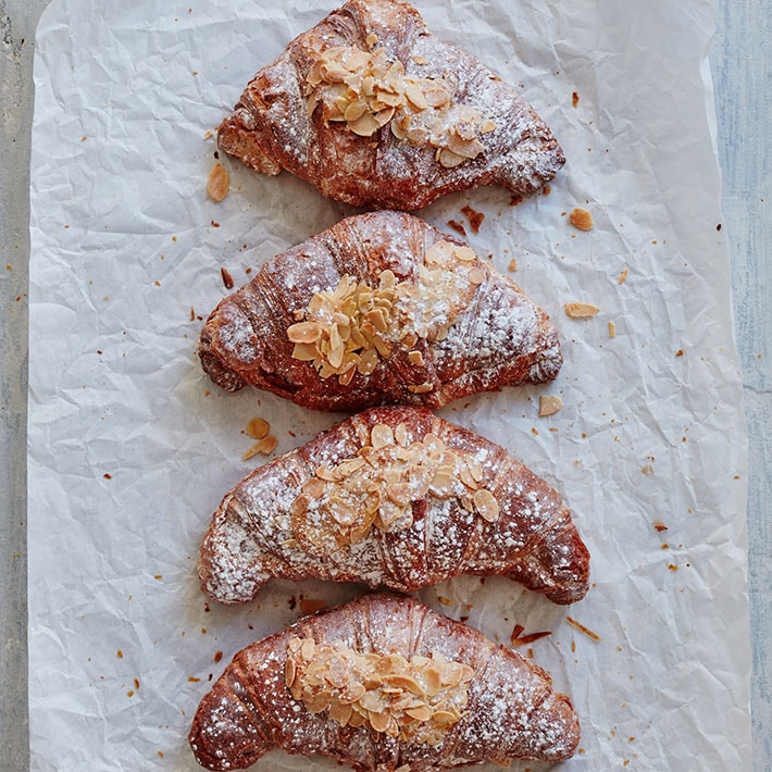 product-almond-croissant_710x710